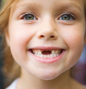 Выпадение молочных зубов у ребенка